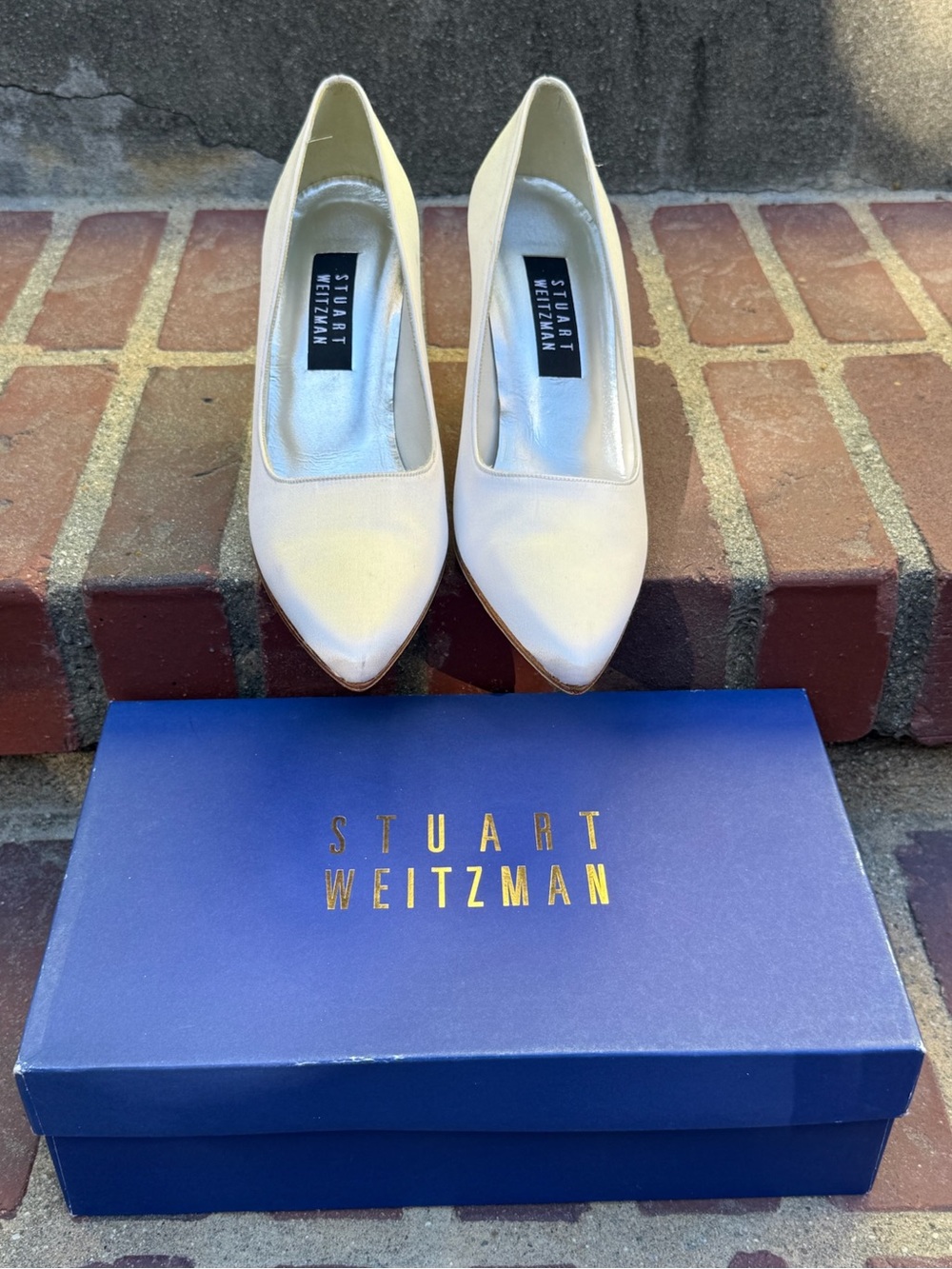 NIB Stuart Weitzman "Tia" stiletto satin pumps - Size 9 ½ B